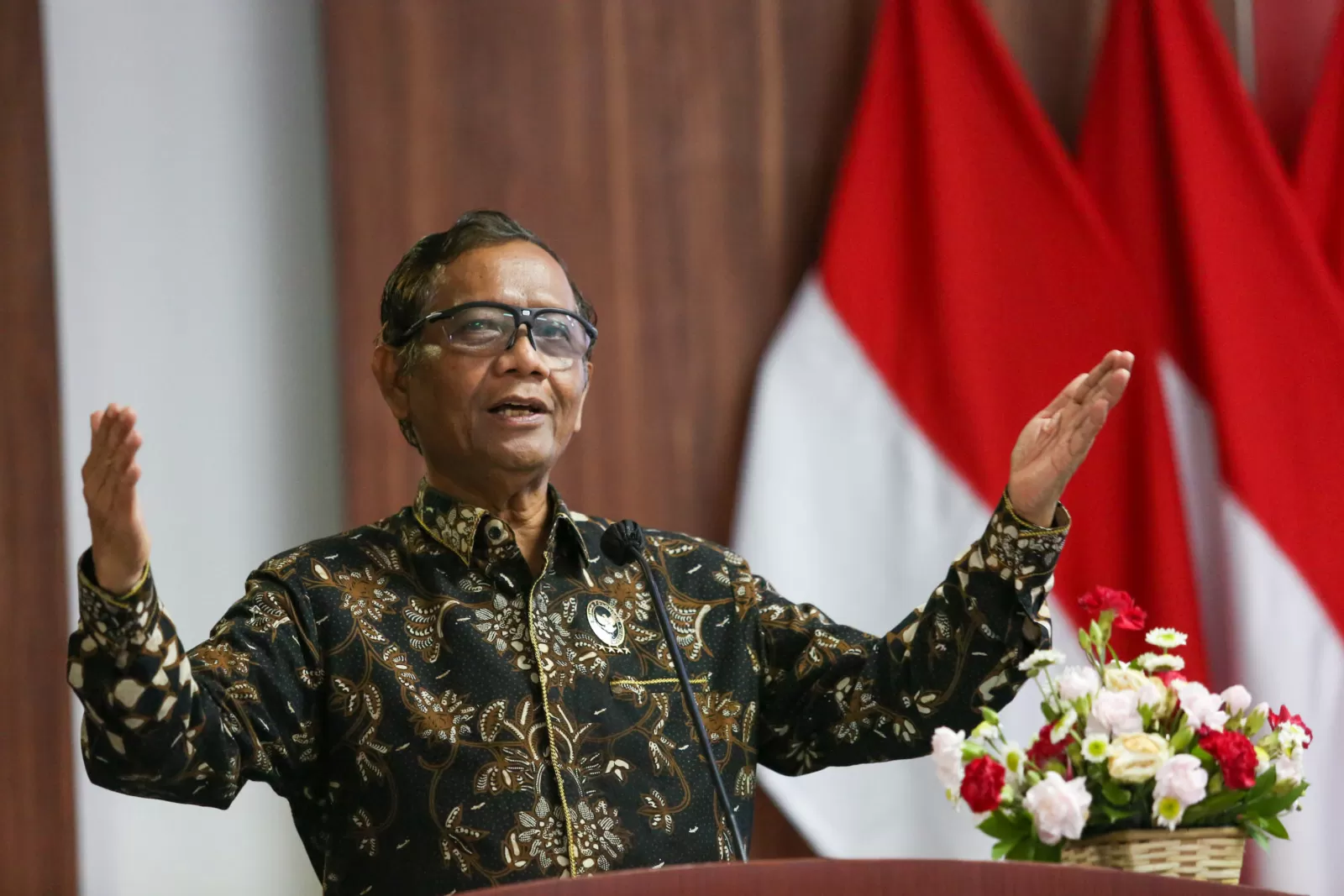 Ilustrasi Legenda Hukum Indonesia