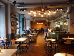 Tahukah Anda Sistem Gaji Karyawan Café Seperti Apa? Simak Selengkapnya