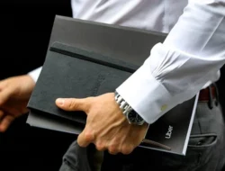 Apakah Boleh Perusahaan Mengatur Usia Pensiun Berbeda dari Peraturan Pemerintah?
