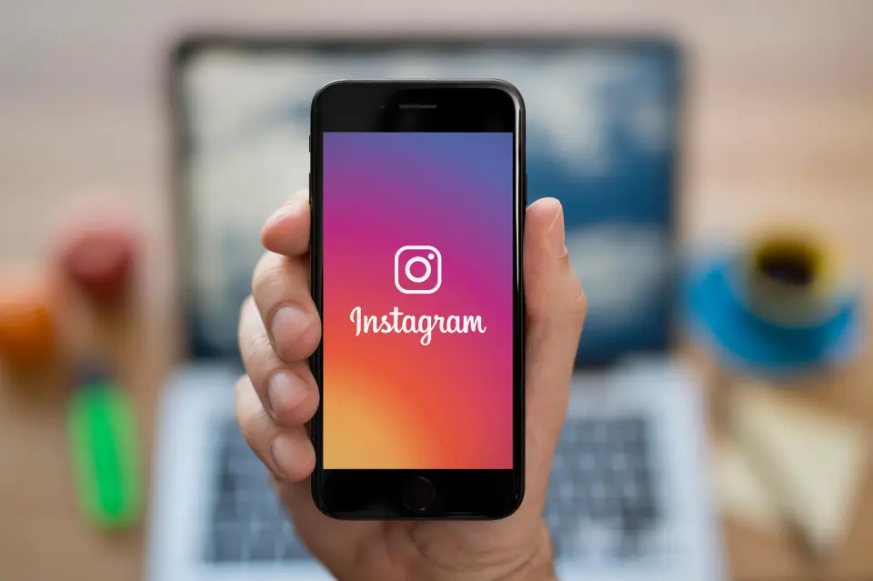 Ilustrasi Portofolio Instagram bukan Bisnis